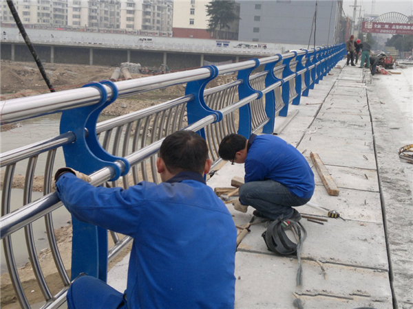 神农架不锈钢河道护栏的特性及其在城市景观中的应用