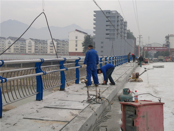 神农架不锈钢复合管护栏常见问题及解决方案
